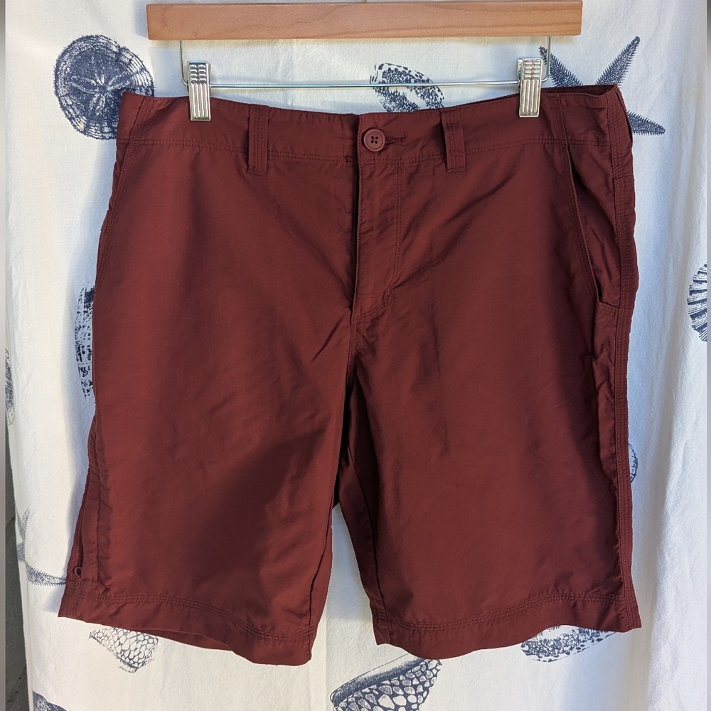 Mountain Hardware Shorts Size 33 Brick Red